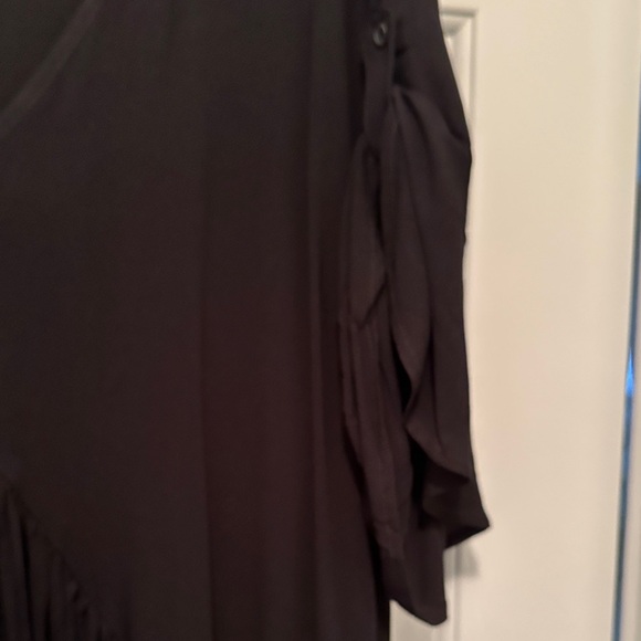 Elegant Black Dress - Picture 5 of 7